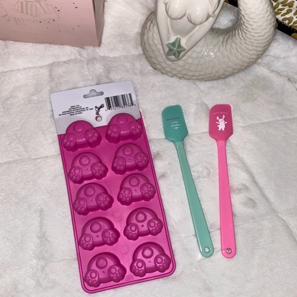 EASTER BUNNY TAIL ICE CUBE TRAY AND 2 SILICONE SPATULAS - Picture 3 of 3